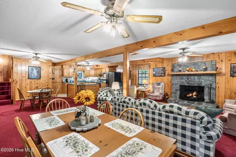 Dining - 910 Laurel Branch Rd, Murphy, NC 28906 photo 4 of 5