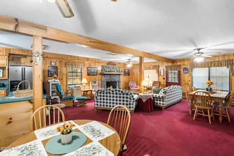Dining - 910 Laurel Branch Rd, Murphy, NC 28906 photo 2 of 5