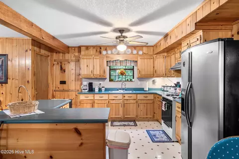 Kitchen - 910 Laurel Branch Rd, Murphy, NC 28906 photo 1 of 4