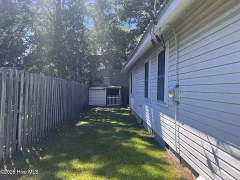 223 Holt St, Thomson, GA 30824 photo 9