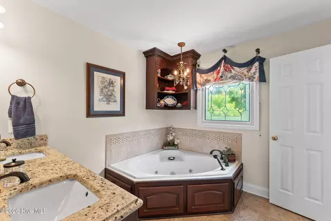 Bath - 4488 Crabapple Ct, Evans, GA 30809 photo 2 of 5