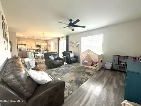 Living - 46 Rochester St, Hampstead, NC 28443 photo 2 of 2
