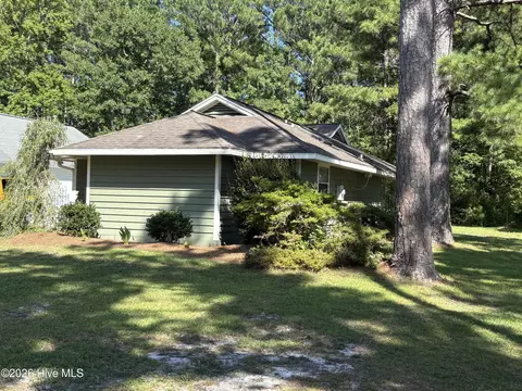 128 Red Bird Ln, Hampstead, NC 28443