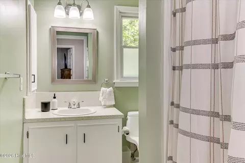 Bath - 3333 Sugar Mill Ct, Augusta, GA 30907 photo 2 of 3