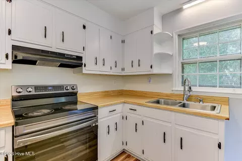Kitchen - 4620 Calais Cir, Evans, GA 30809 photo 2 of 3