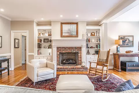 Living - 52 Mcmichael Dr, Pinehurst, NC 28374 photo 2 of 3
