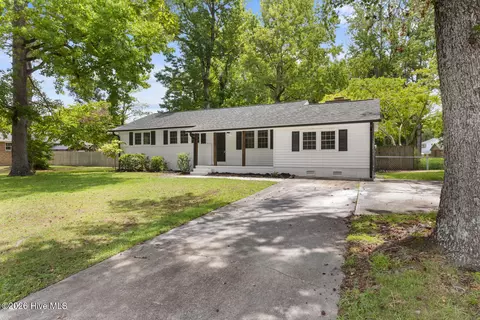 2915 Northwoods Dr, Jacksonville, NC 28540