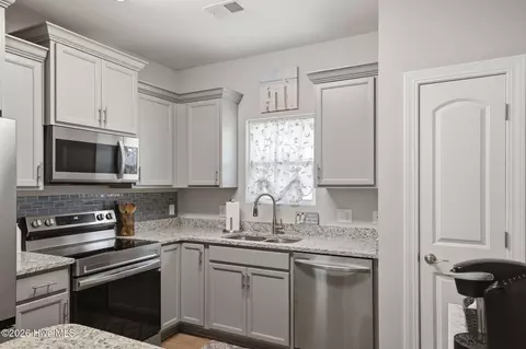 Kitchen - 7605 Privateer Loop, Sunset Beach, NC 28468 photo 4 of 7