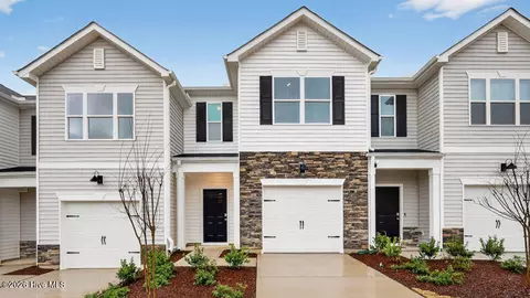 132 Starlight St, Sanford, NC 27330