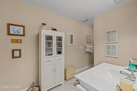 Bath - 355 Connor Cir, Evans, GA 30809 photo 5 of 7