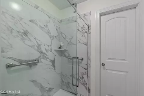 Bath - 355 Connor Cir, Evans, GA 30809 photo 3 of 7