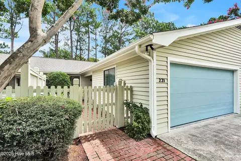 221 Inland Greens Cir, Wilmington, NC 28405