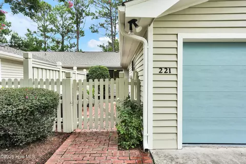 221 Inland Greens Cir, Wilmington, NC 28405