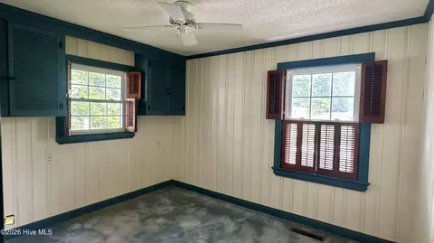 Bedroom - 101 E Vance St, Williamston, NC 27892 photo 6 of 6