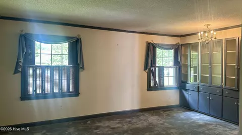 Living - 101 E Vance St, Williamston, NC 27892 photo 5 of 6