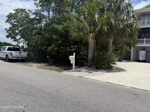 918 Old Dow Rd, Carolina Beach, NC 28428