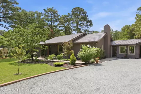9 Lakewood Ct, Whispering Pines, NC 28327