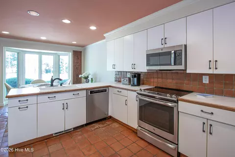 Kitchen - 70 Wilson Rd, Pinehurst, NC 28374 photo 2 of 2