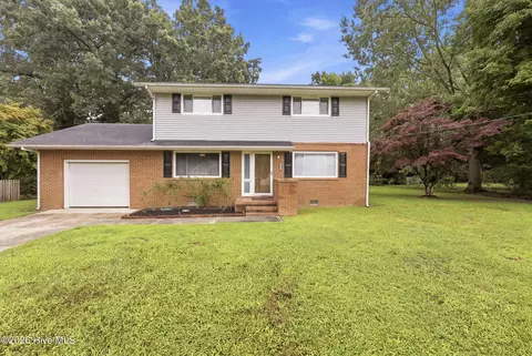 1700 Crescent Dr, Elizabeth City, NC 27909