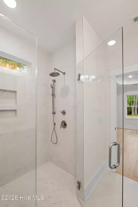 Bath - 77 Iris Way, Hampstead, NC 28443 photo 4 of 9