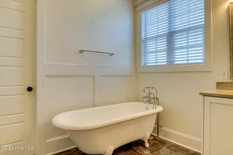 Bath - 805 Upington Ln, Evans, GA 30809 photo 2 of 12