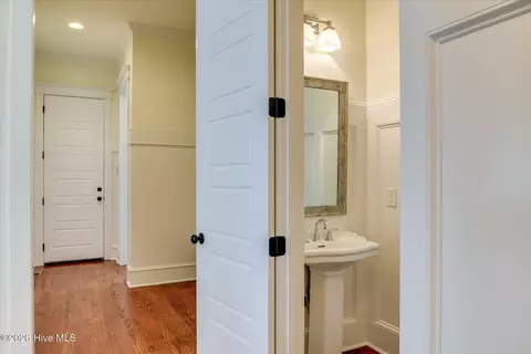 Entry Way - 805 Upington Ln, Evans, GA 30809 photo 4 of 9