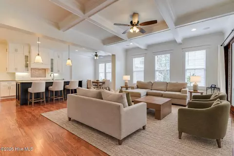 Living - 805 Upington Ln, Evans, GA 30809 photo 4 of 8