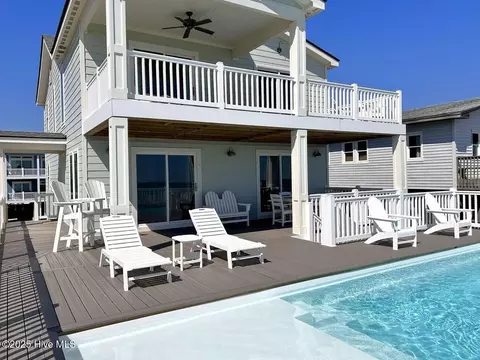 3527 E Beach Dr, Oak Island, NC 28465