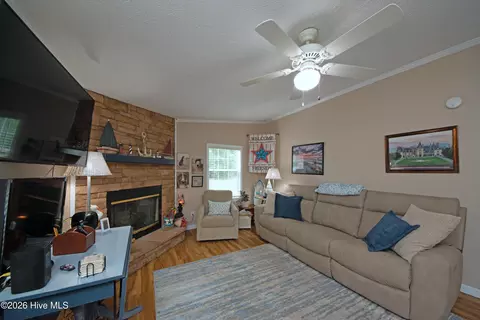 Living - 21 Warwick Ct, Hampstead, NC 28443 photo 3 of 5