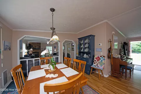 Dining - 21 Warwick Ct, Hampstead, NC 28443 photo 2 of 3