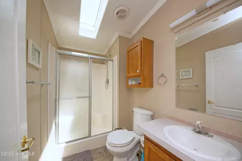 Bath - 21 Warwick Ct, Hampstead, NC 28443 photo 1 of 4
