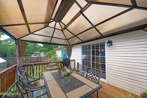 Exterior - 21 Warwick Ct, Hampstead, NC 28443 photo 10 of 17