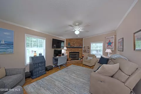 Living - 21 Warwick Ct, Hampstead, NC 28443 photo 4 of 5