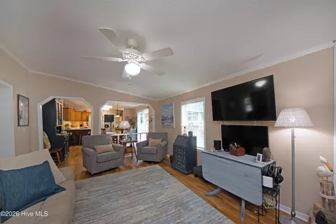 Living - 21 Warwick Ct, Hampstead, NC 28443 photo 5 of 5