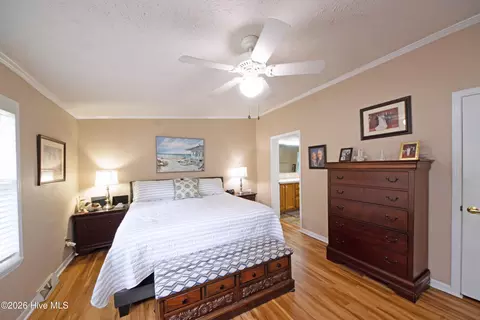 Bedroom - 21 Warwick Ct, Hampstead, NC 28443 photo 6 of 8