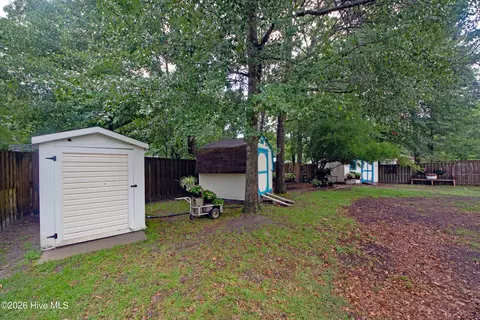 Exterior - 21 Warwick Ct, Hampstead, NC 28443 photo 14 of 17