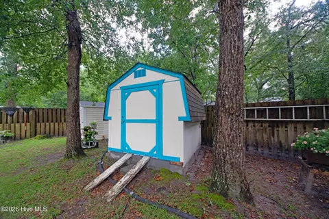 Exterior - 21 Warwick Ct, Hampstead, NC 28443 photo 16 of 17