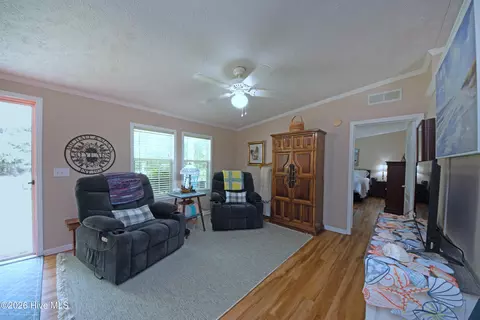 Living - 21 Warwick Ct, Hampstead, NC 28443 photo 2 of 5