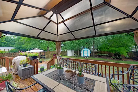 Exterior - 21 Warwick Ct, Hampstead, NC 28443 photo 11 of 17