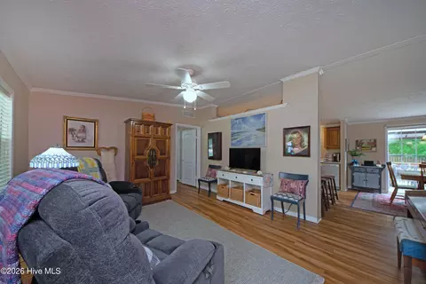 Living - 21 Warwick Ct, Hampstead, NC 28443 photo 1 of 5