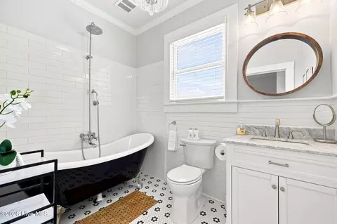 Bath - 122 E 2nd St, Washington, NC 27889 photo 3 of 4