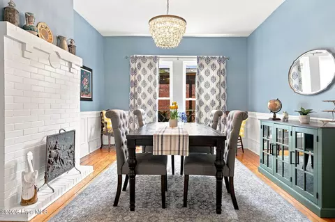 Dining - 122 E 2nd St, Washington, NC 27889 photo 2 of 3