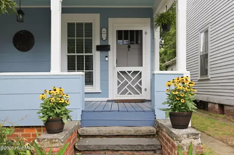 Exterior - 122 E 2nd St, Washington, NC 27889 photo 5 of 16