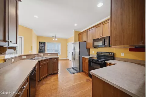 Kitchen - 105 Penquin Pl, Hampstead, NC 28443 photo 2 of 6