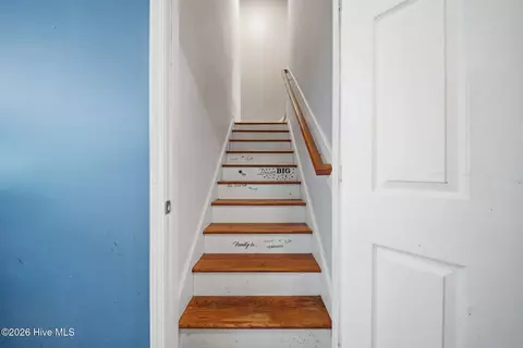 Entry Way - 105 Penquin Pl, Hampstead, NC 28443 photo 5 of 5
