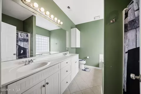 Bath - 105 Penquin Pl, Hampstead, NC 28443 photo 1 of 4