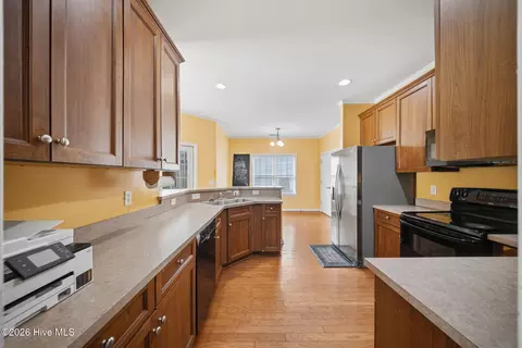 Kitchen - 105 Penquin Pl, Hampstead, NC 28443 photo 1 of 6