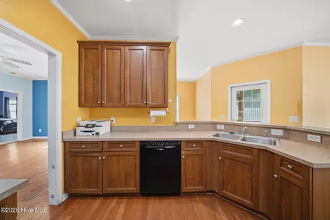 Kitchen - 105 Penquin Pl, Hampstead, NC 28443 photo 6 of 6