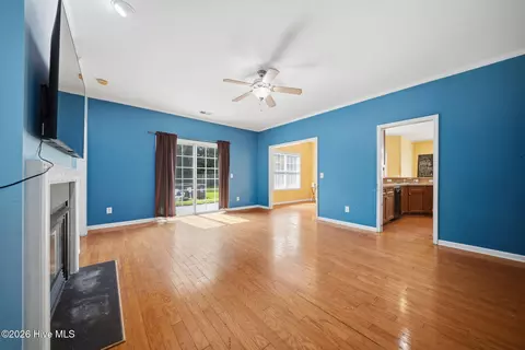 Living - 105 Penquin Pl, Hampstead, NC 28443 photo 2 of 5
