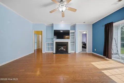 Living - 105 Penquin Pl, Hampstead, NC 28443 photo 4 of 5